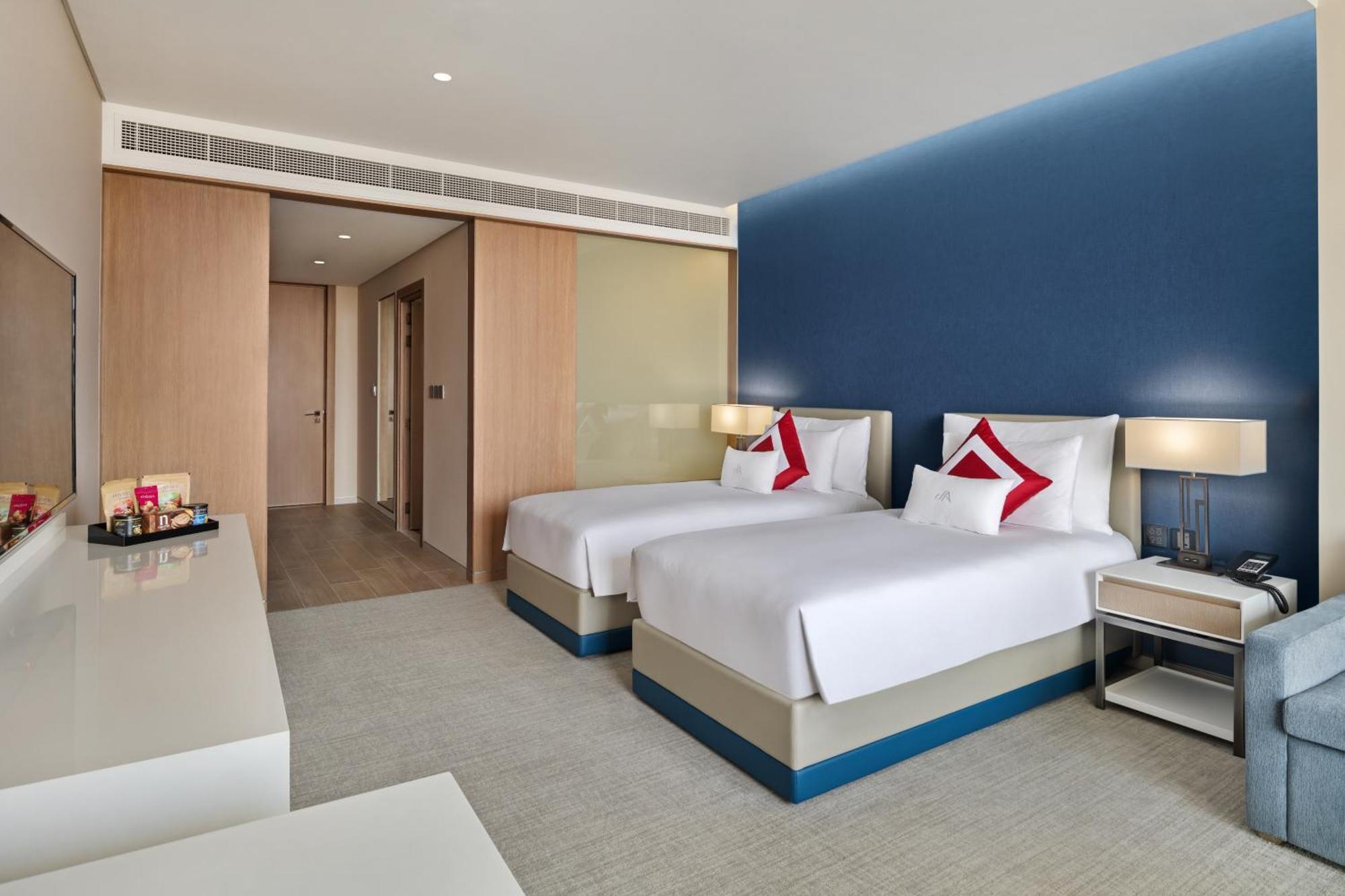 Premium Golf Course View Room - Twin Bed with Access to 3 Pools